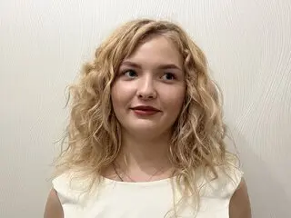 Online shows AdrianaBront