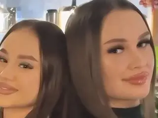 Show toy TamelaAndMagdale